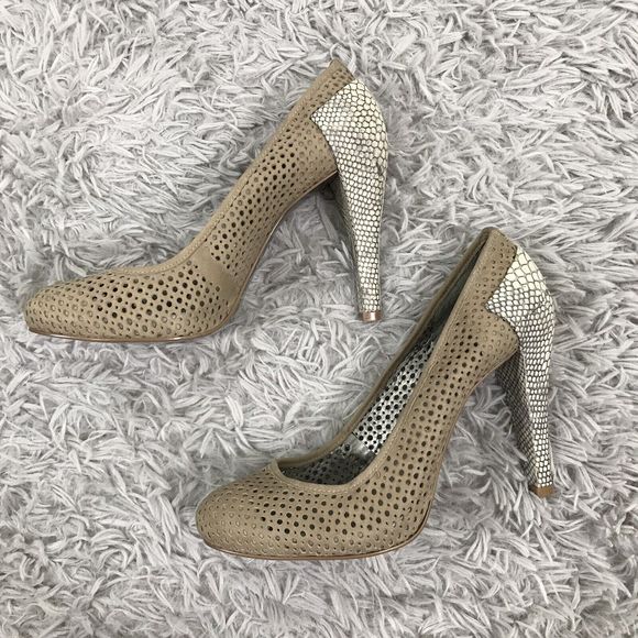 BCBGMaxAzria Brenna Round Toes Heels Animal snake embossed Shoes Size 9.5 - Picture 4 of 8